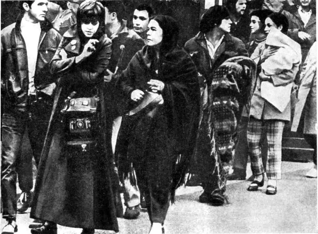 Джейн Фонда во время демонстрации индейцев Благодаря своей внешности девушки - фото 25