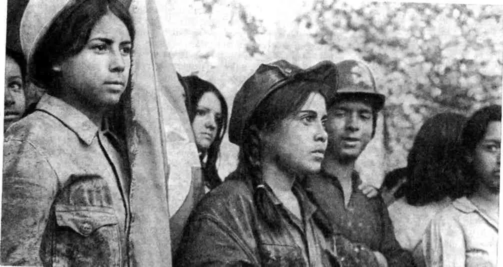 На импровизированном митинге посвященном открытию стены в честь 50летия КП - фото 6