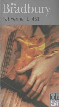 Ray Bradbury Fahrenheit 451 обложка книги