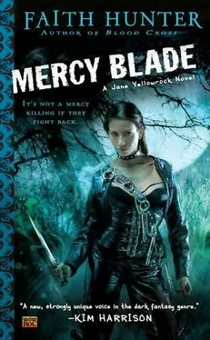 Faith Hunter Mercy Blade обложка книги