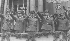 Парад 18 июля 1943 г Второй справа Вехтер Бизанц со своей стороны привлек к - фото 11