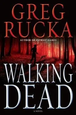 Greg Rucka Walking dead обложка книги