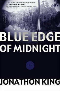 Jonathon King The Blue Edge of Midnight обложка книги