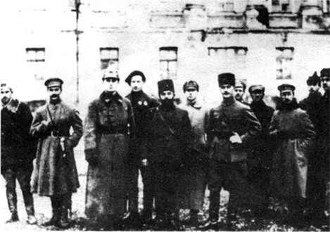 МГ Ефремовчетвертый слевапосле установления советской власти в Баку Конец - фото 2