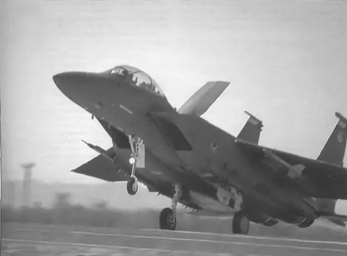 F15 Постоянное усложнение решаемых истребительной авиацией задач потребовало - фото 84