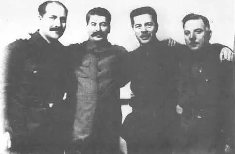 Л М Каганович И В Сталин П П Постышев К Е Ворошилов Январь 1933 - фото 15