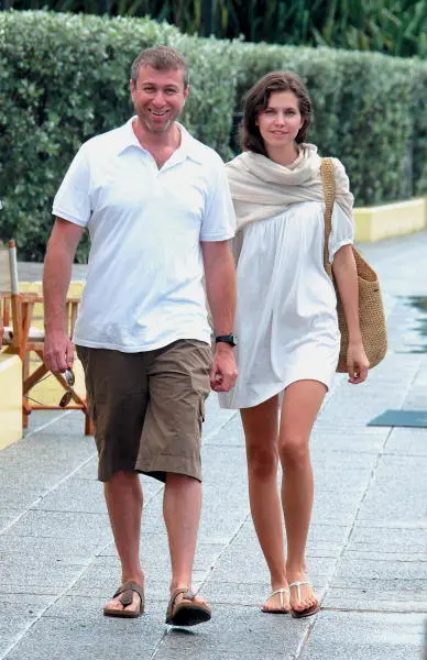 FROM RUSSIA WITH LOVE Roman Abramovich with his girlfriend Daria Zhukova on - фото 1