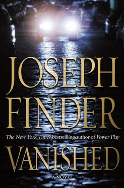 Joseph Finder Vanished обложка книги