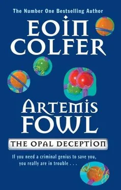 Eoin Colfer Artemis Fowl. The Opal Deception обложка книги