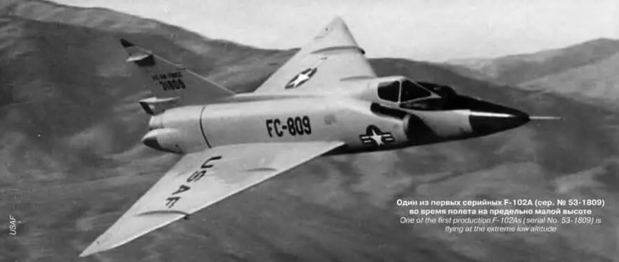 Один из первых серийных F102A сер 531809 во время полета на предельно - фото 24