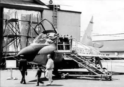 Необычный случай произошел 29 марта 1965 г Во время тренировочного полета с - фото 44