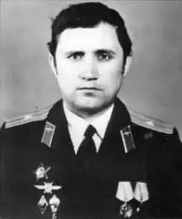 Чмыхов Михаил Васильевич окончил в 1975 г Борисоглебское ВВАУЛ им ВП - фото 87
