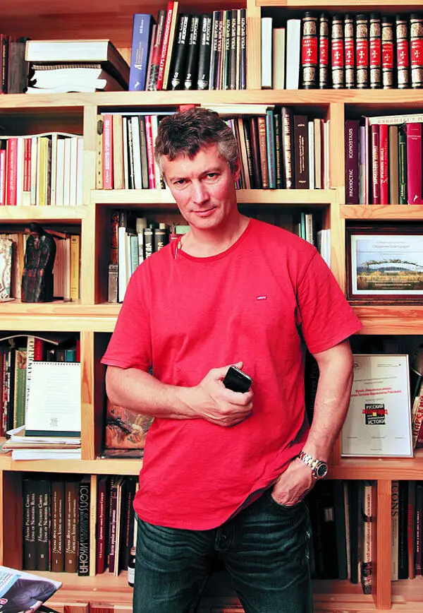 В библиотеке музея Невьянская икона С художниками Мишей Брусиловским и - фото 1