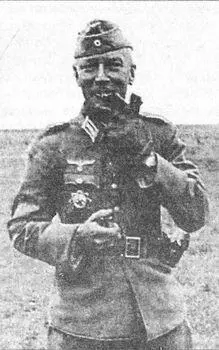 Подполковник фон Штрумпф командир III батальона 171 го артполка принял полк - фото 135