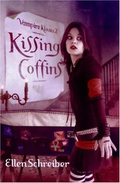 Эллен Шрайбер Kissing Coffins обложка книги