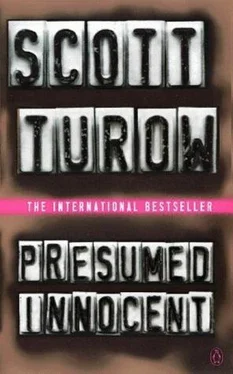 Scott Turow Presumed innocent обложка книги