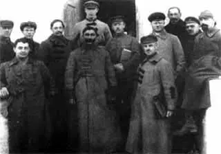 Победители Гражданской войны Первый ряд слева направо М Н Тухачевский С - фото 42