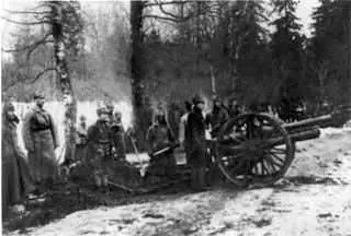 Артиллерия обстреливает позиции восставших в Кронштадте Пленные матросы перед - фото 45