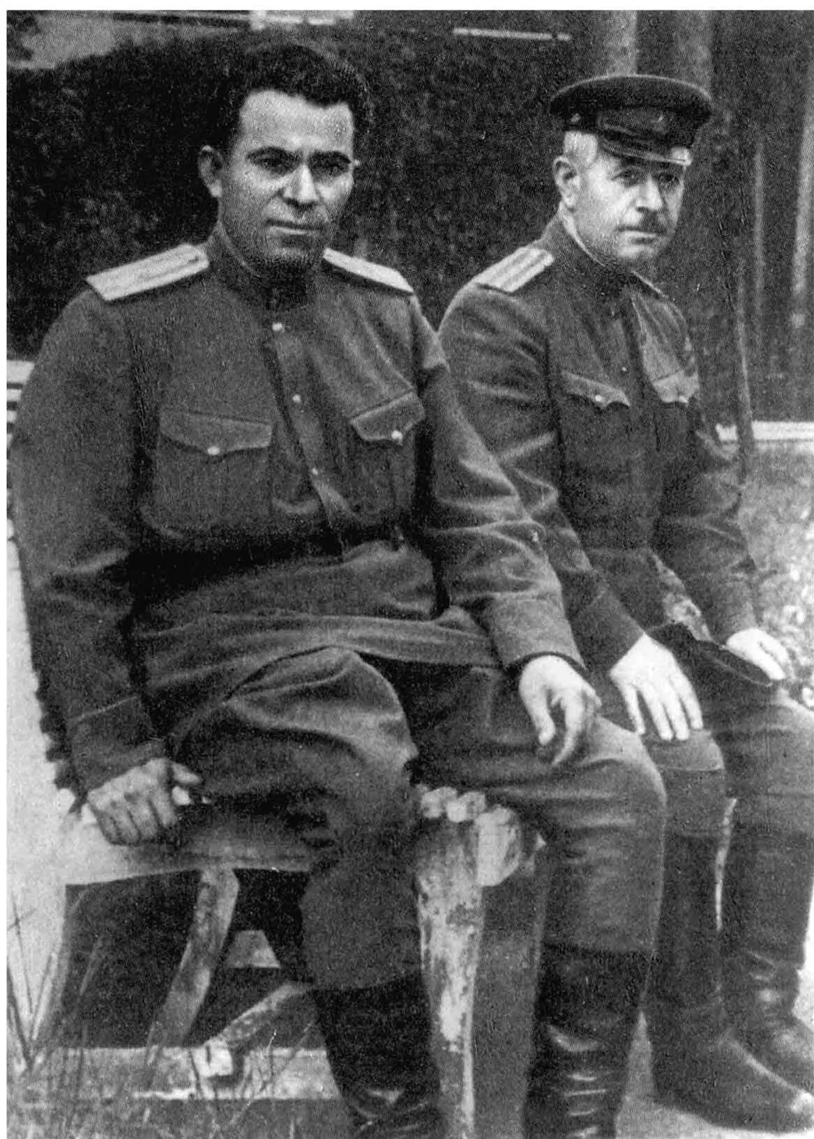 Справа налево С Н Надарая и Р С Саркисов Сидят Н Т и Л П Берия - фото 28