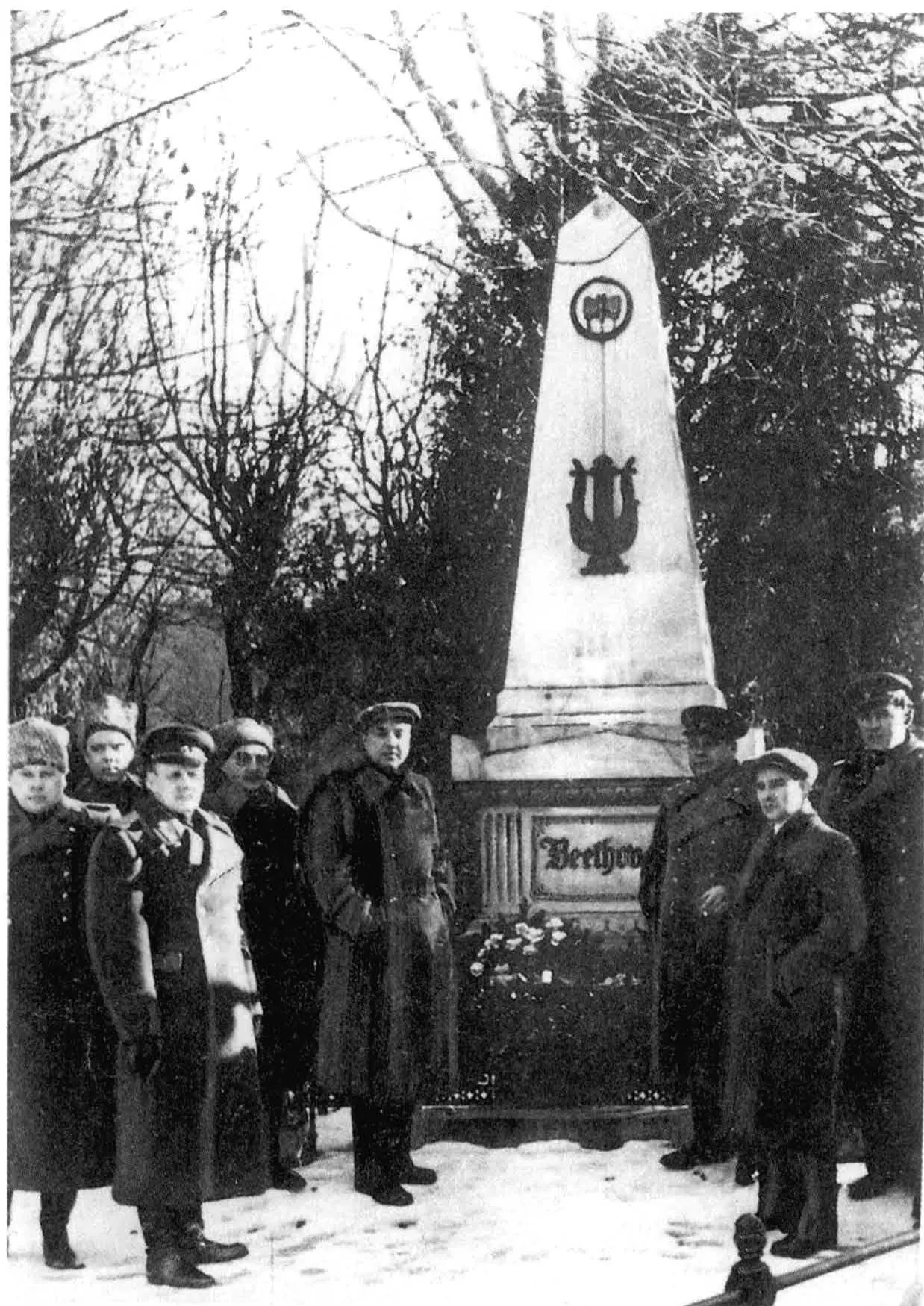 В С Абакумов у памятника Бетховену в Вене Встречи В С Абакумова с - фото 5