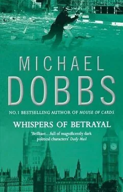 Michael Dobbs Whispers of betrayal обложка книги