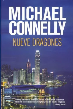 Michael Connelly Nueve Dragones обложка книги