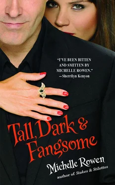 Мишель Роуэн Tall, Dark & Fangsome обложка книги