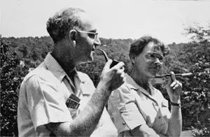 Tracy M Sonneborn and Barbara McClintock at Cold Spring Harbor in 1946 Back - фото 20