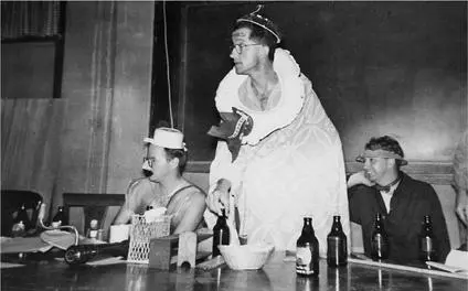I played his ghost in 1948 but when Max Delbriick was present he took care of - фото 21