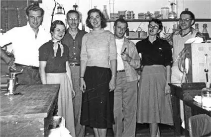 Alfred Hersheys group at Cold Spring Harbor 1952 Niccolò Visconti Martha - фото 26