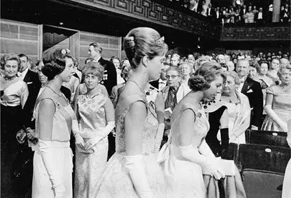 My sister Betty watches as Princesses Désirée Margaretha and Christina take - фото 39