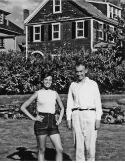 With Cynthia Johnson in Radcliffe Yard Wally Gilbert and I ride the - фото 46
