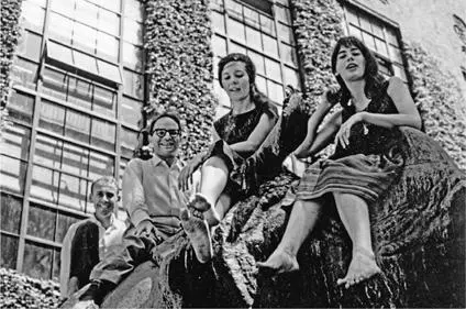 Wally Gilbert and I ride the rhino outside the Harvard Biolabs with Barbara - фото 47