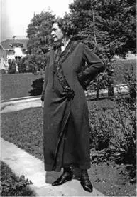 Elizabeth Mitchell in Michigan City in 1925 before she was my nana Behind our - фото 6