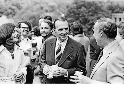 Charlie Robertson with me and Liz at CSH September 1974 The visit started - фото 64