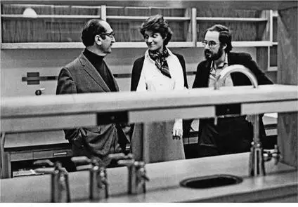 Salvador Luria Nancy Hopkins and David Baltimore at the MIT Cancer Center in - фото 66