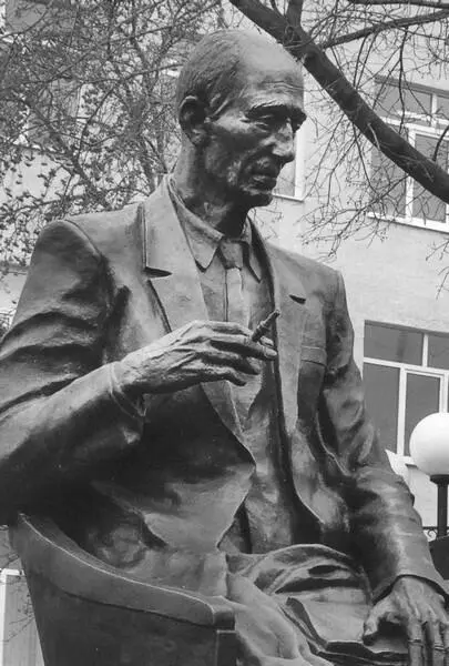 Памятник М М Бахтину в г Саранске Скульптор Н М Филатов 2015 г - фото 28
