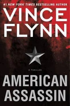 Vince Flynn American Assassin обложка книги