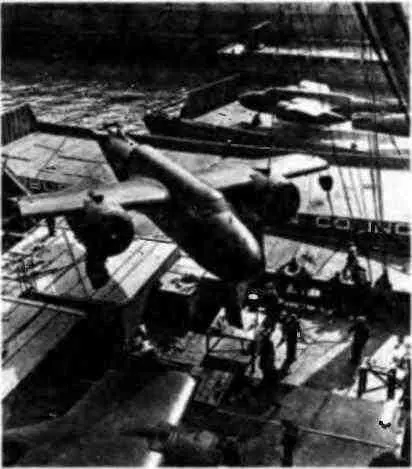 Разгрузка бомбардировщиков Бостон в иранском порту 1943 год Дело в том - фото 8