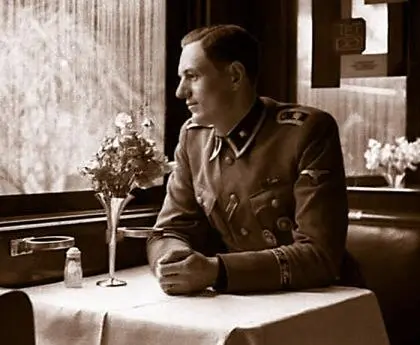 В первые месяцы 1941 года Гитлер много ездил Вена Линц несколько раз он был - фото 4