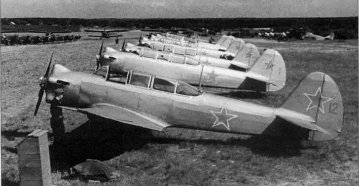 Линейка серийных Як18 В опытный Як18У был переоборудован серийный Як18 - фото 31