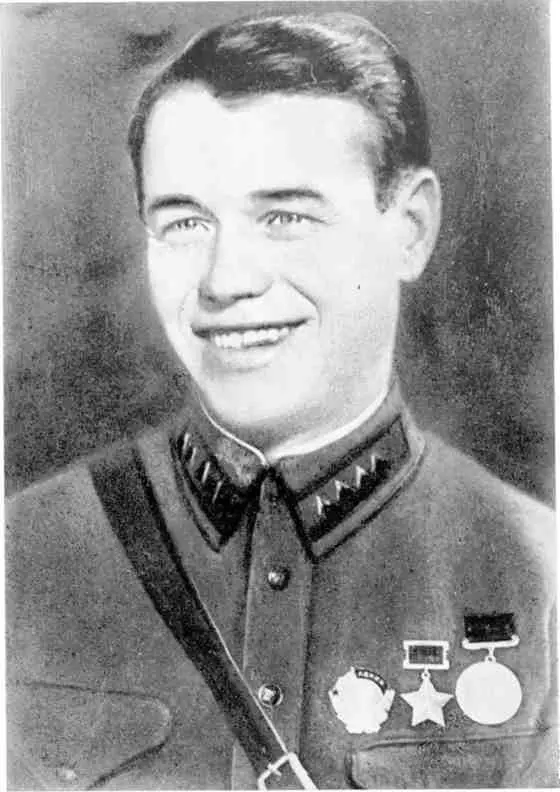 Командир танковой колонны Дзержинец Герой Советского Союза Андрей Серебряков - фото 28