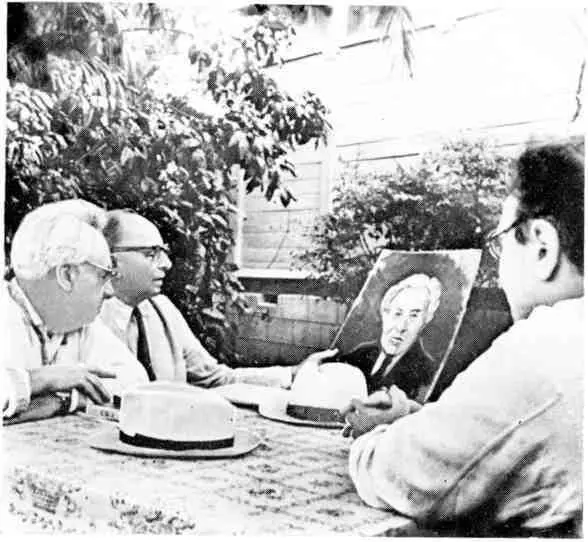 Известный украинский поэт Максим Рыльский писательпублицист Борис Галин и - фото 50