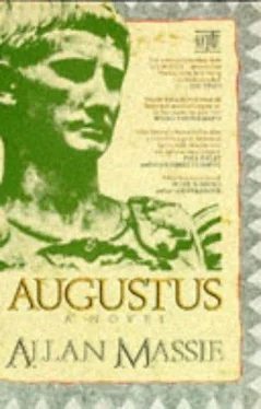 Allan Massie Augustus обложка книги