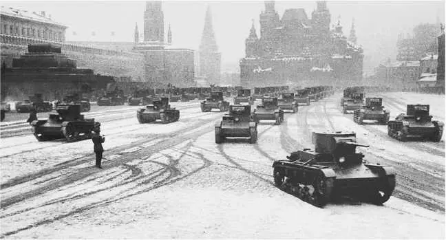 Танки Т26 выпуска 19341935 годов проходят по Красной площади Москва 7 - фото 37