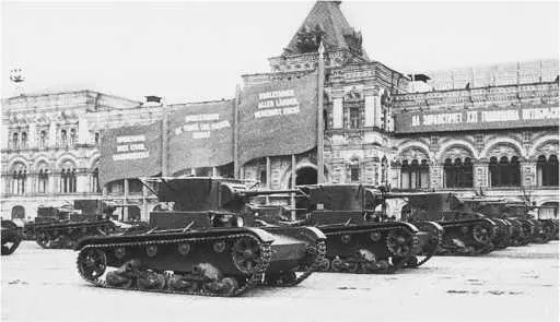 Танки Т26 выпуска 1935 года на параде Москва Красная площадь 1 мая 1936 - фото 39