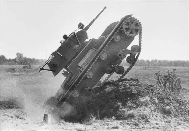 Танк Т26 выпуска 1938 года на испытаниях НИБТ полигон лето 1938 года Машина - фото 66