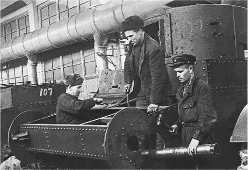 Ремонт Т26 на заводе 105 в Хабаровске Весна 1942 года Судя по клепаному - фото 82
