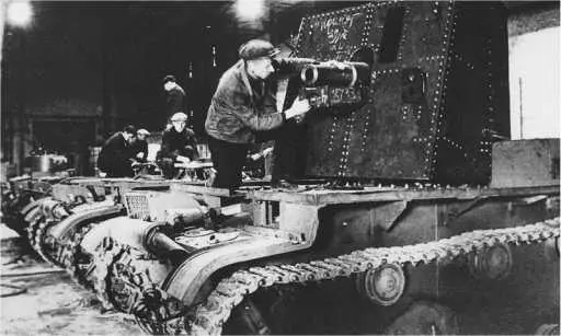 Установка 76мм пушки на шасси Т26 Ленинград завод имени Кирова осень 1941 - фото 139