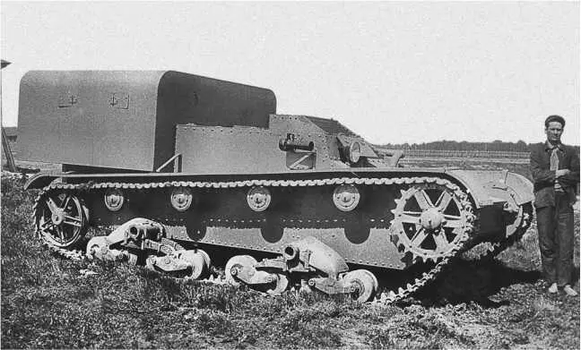 Транспортер ТР1 на полигоне перед проведением испытаний Август 1933 года - фото 142